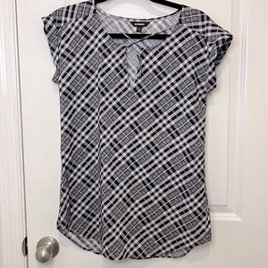 NWT Express Black and White short sleeve top Size Small